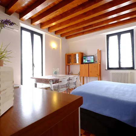 723 - Monolocale A In Centro Con Vista Mare Inclusa